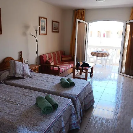 233 Angelo Y Lidia *