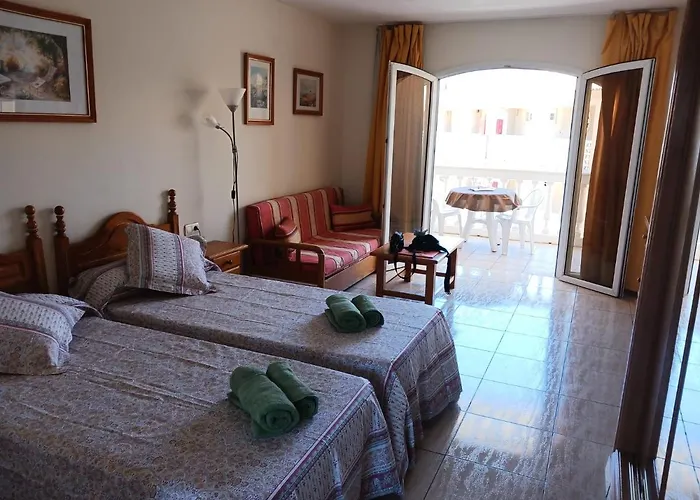 233 Angelo Y Lidia *