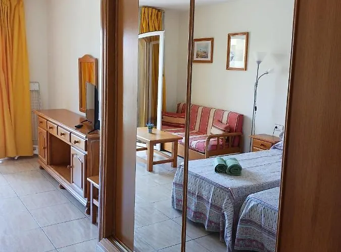 233 Angelo Y Lidia *