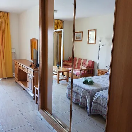 233 Angelo Y Lidia *